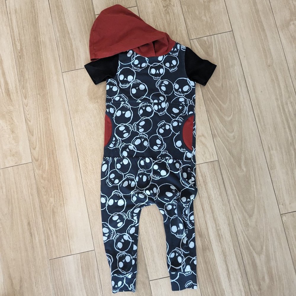 HALLOWEEN Rags Hooded Skulls with Pockets